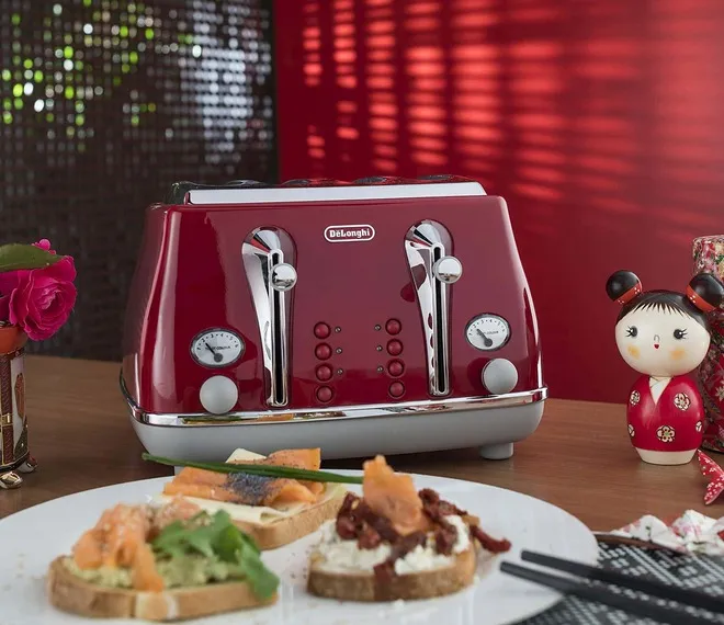 DeLonghi Icona Capitals против KitchenAid: битва стильных тостеров